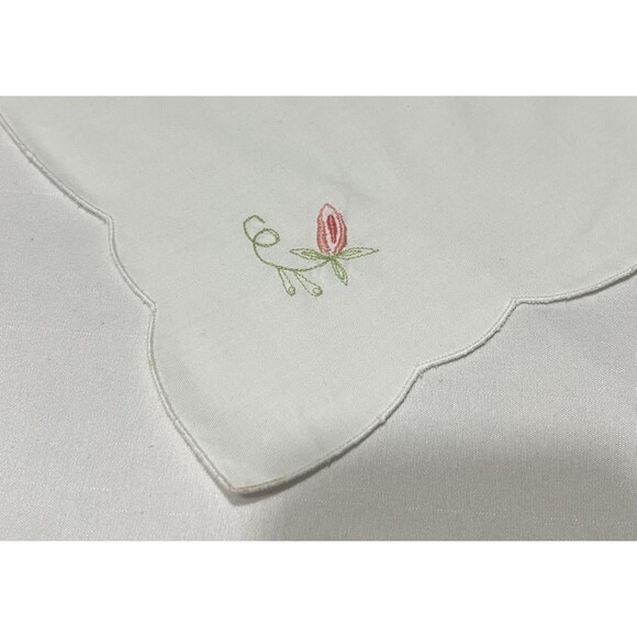 5 Vintage embroidery floral Lilly scalloped edge dinner napkins Farmhouse LN - Picture 5 of 5